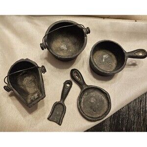 6 Piece Set of Vintage Mini Cast Iron Pots & Pans Salesman Sample Set Playset